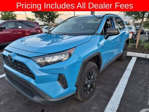 Used 2021 Toyota RAV4 LE FWD image 1