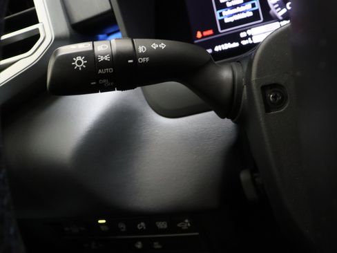 Used 2023 Toyota Tundra Platinum w/ Advanced Package AWD/4WD image 28