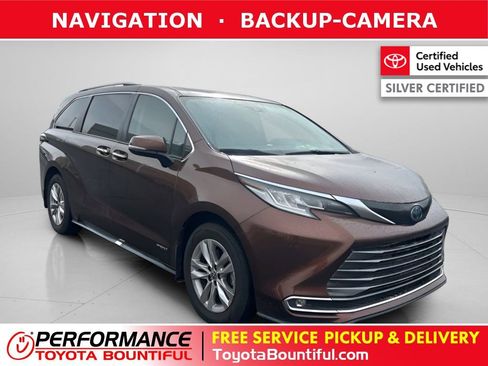 Certified 2021 Toyota Sienna Limited image 1