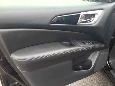 Certified 2018 Nissan Pathfinder SV w/ SV Tech Package image 10