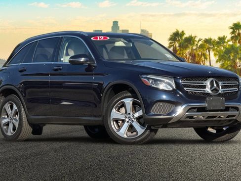 Used 2019 Mercedes-Benz GLC 300 image 2