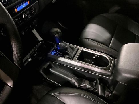 Used 2021 Toyota Tacoma TRD Sport w/ TRD Premium Sport Package AWD/4WD image 16