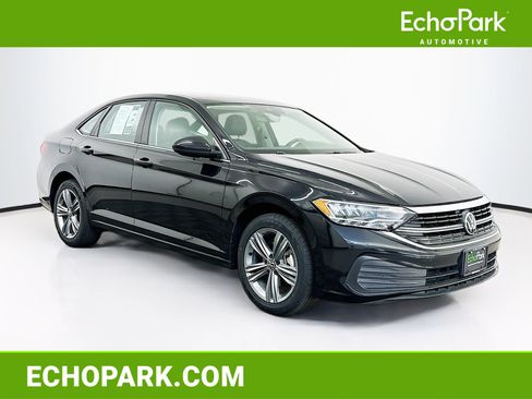 Used 2024 Volkswagen Jetta SE FWD image 1