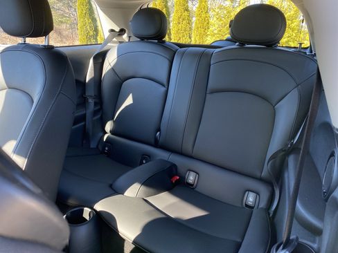 Used 2023 MINI Cooper 2-Door Hardtop image 8