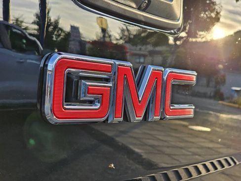Used 2018 GMC Sierra 1500 SLT w/ SLT Premium Package AWD/4WD image 11