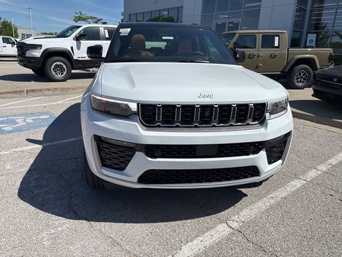 New 2026 Jeep Grand Cherokee Summit AWD/4WD image 9