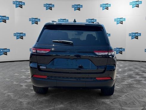 Certified 2023 Jeep Grand Cherokee Limited w/ Black Appearance Package AWD/4WD image 5