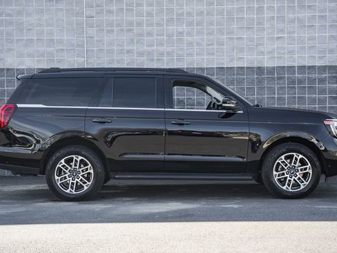 Used 2025 Ford Expedition Active image 4