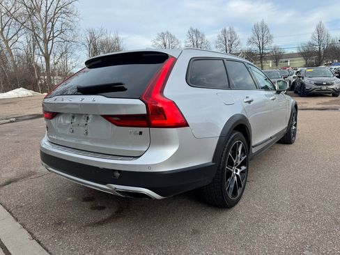 Used 2020 Volvo V90 T6 Cross Country image 7