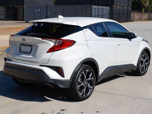 Used 2020 Toyota C-HR XLE image 11