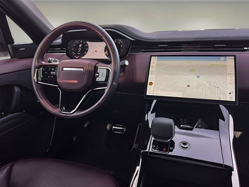 Used 2025 Land Rover Range Rover Sport Dynamic SE image 11