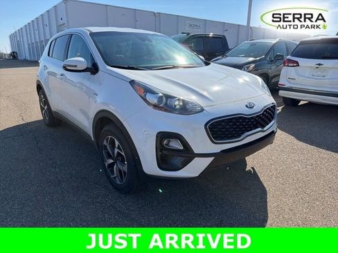 Used 2020 Kia Sportage LX w/ LX Popular Package image 2