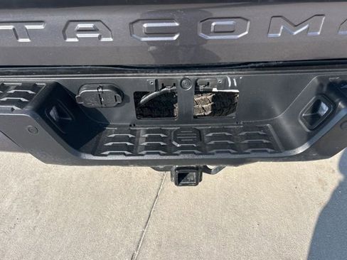 Used 2023 Toyota Tacoma TRD Off-Road image 9