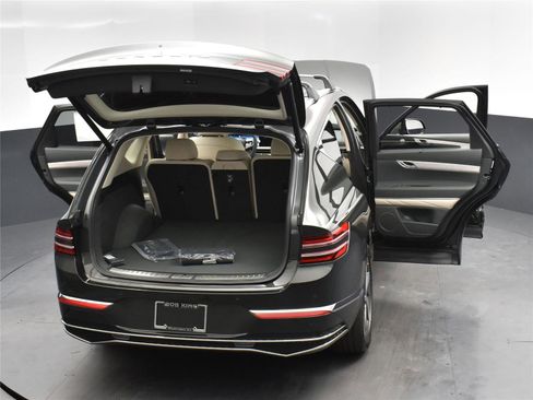 Used 2025 Genesis GV80 2.5T Select image 16