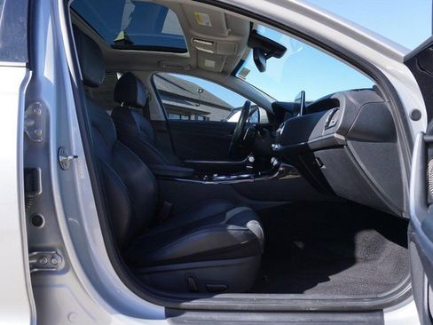 Used 2018 Kia Stinger Premium image 28