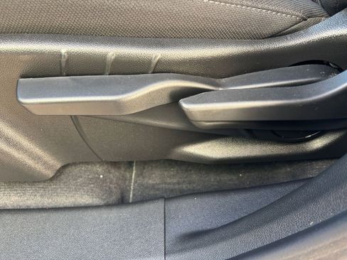 Used 2025 Chevrolet Equinox LT image 23