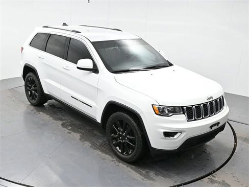 Used 2020 Jeep Grand Cherokee Laredo image 17