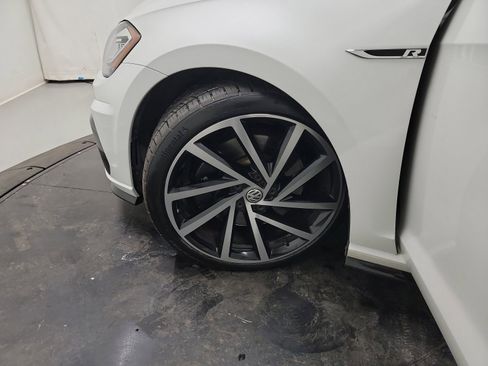 Used 2018 Volkswagen Golf R 4-Door image 29