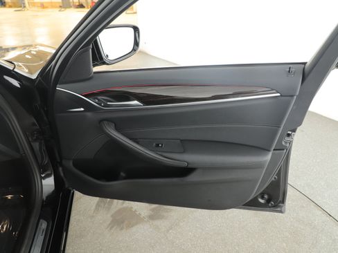 Used 2023 BMW 530i w/ Convenience Package image 15