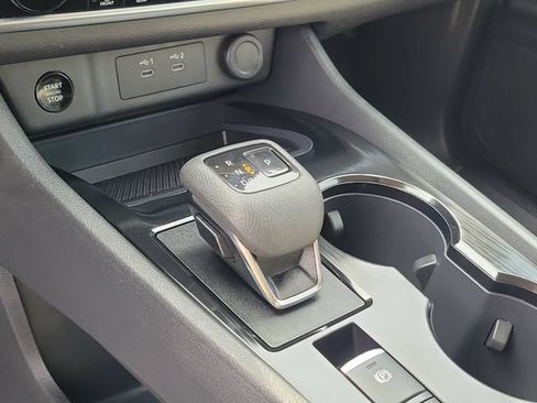 Used 2025 Nissan Rogue SV FWD image 31