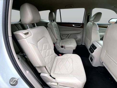 Used 2024 Volkswagen Atlas SE FWD image 19
