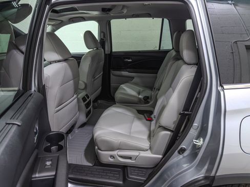 Used 2022 Honda Pilot Touring image 17