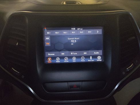 Used 2019 Jeep Cherokee Latitude w/ Popular Appearance Group AWD/4WD image 25