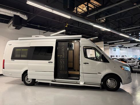 Used 2024 Mercedes-Benz Sprinter 3500 image 40