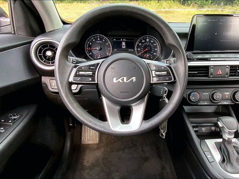 Used 2024 Kia Forte LXS w/ LXS Technology Package FWD image 5