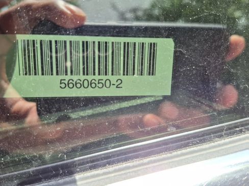 Used 2025 Chrysler Pacifica Select FWD image 9