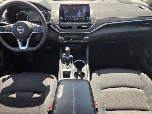 Used 2024 Nissan Altima 2.5 SV FWD image 14