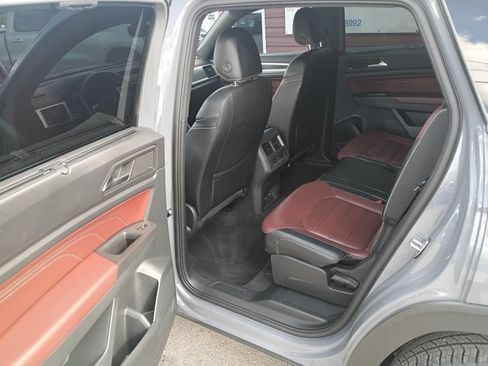 Used 2022 Volkswagen Atlas Cross Sport SEL Premium R-Line AWD/4WD image 17