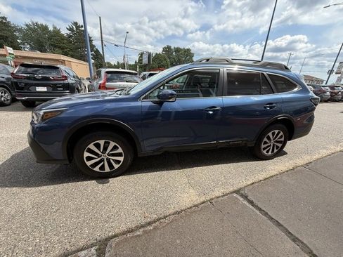Used 2022 Subaru Outback Premium image 4