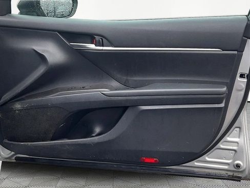 Used 2021 Toyota Camry LE image 29