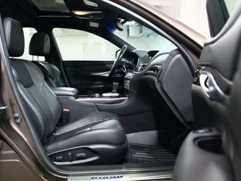 Used 2016 INFINITI Q70 3.7 w/ Sport Package image 24