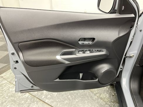 Used 2023 Nissan Kicks SV image 6