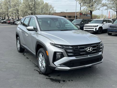 New 2026 Hyundai Tucson SE image 4