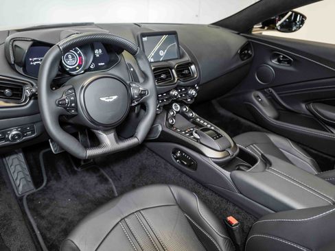 Used 2023 Aston Martin V8 Vantage Roadster image 3