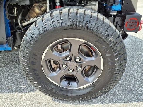 Used 2021 Jeep Gladiator Rubicon w/ Trailer Tow Package AWD/4WD image 9