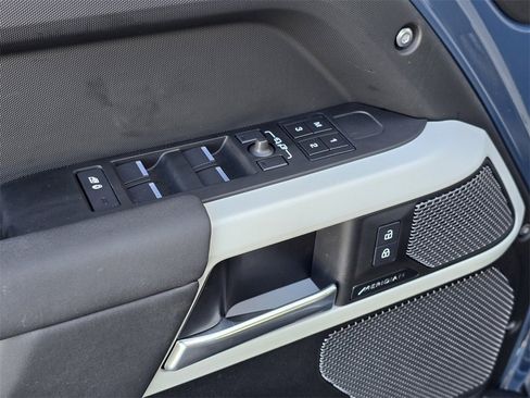 Used 2024 Land Rover Defender 110 S image 12