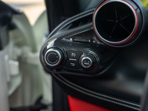 Used 2022 Ferrari F8 Tributo RWD image 40