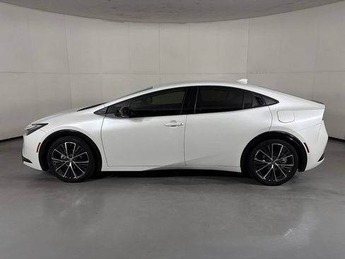 Used 2024 Toyota Prius XLE FWD image 5