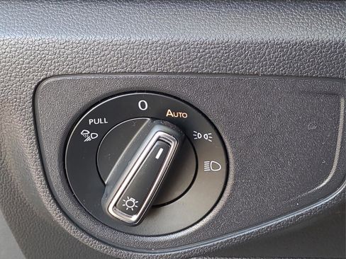 Used 2023 Volkswagen Atlas SE image 23