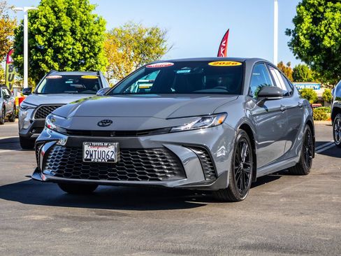 Used 2026 Toyota Camry SE w/ Convenience Package FWD image 3