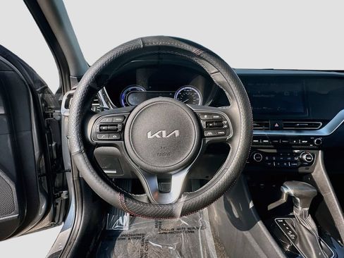 Certified 2022 Kia Niro LXS FWD image 11
