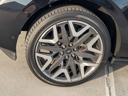 New 2025 Ford Expedition Platinum w/ Platinum Ultimate Package image 4