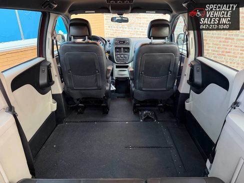 Used 2014 Dodge Grand Caravan SXT image 27