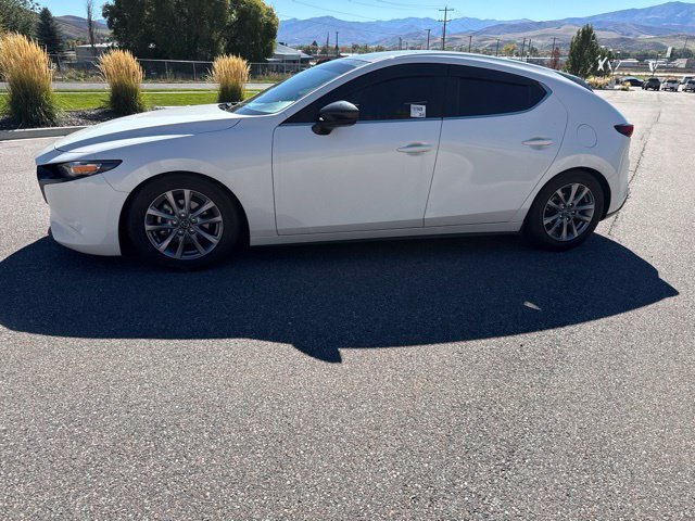 Used 2022 MAZDA MAZDA3 s FWD image 2
