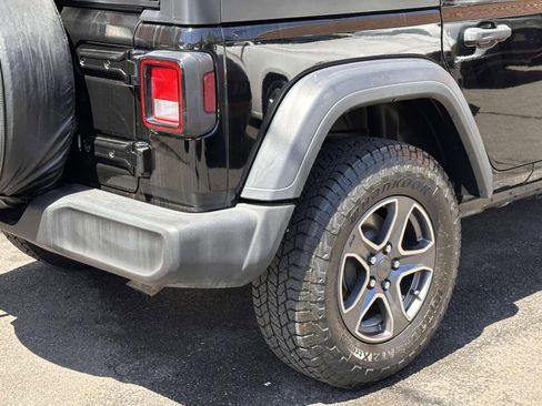 Used 2018 Jeep Wrangler Unlimited Sport S AWD/4WD image 11