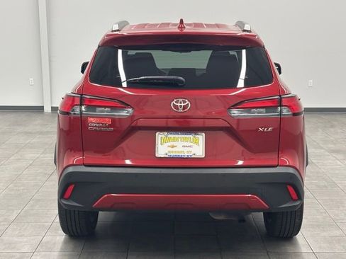 Used 2024 Toyota Corolla Cross XLE FWD image 3